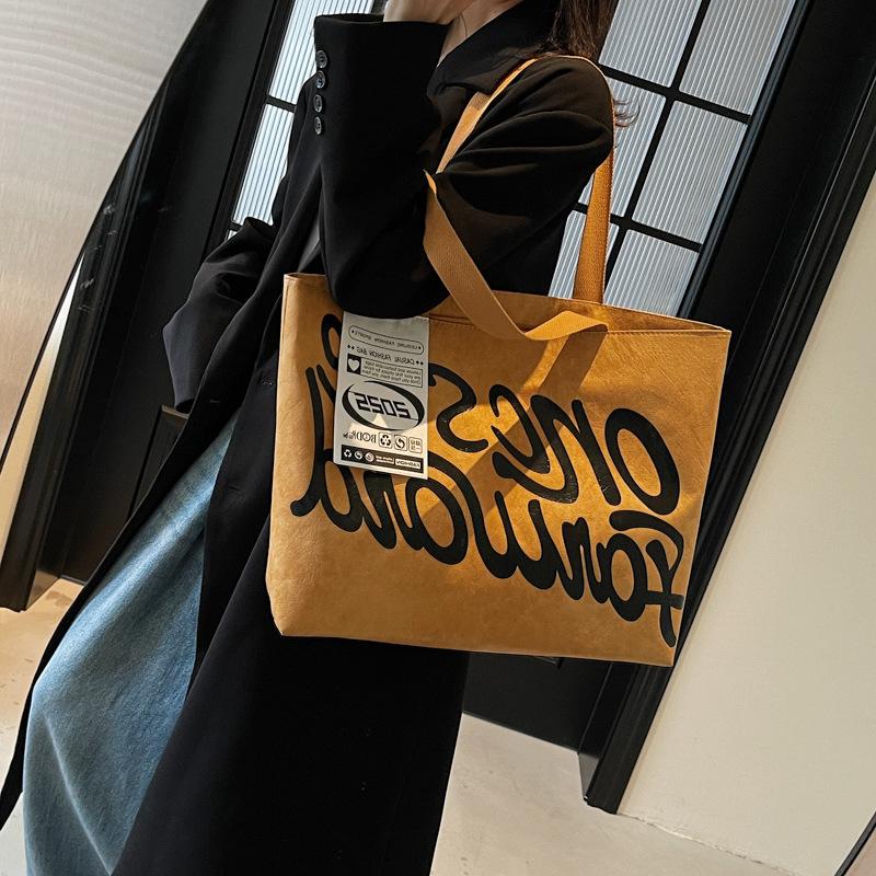 Lazy wind PU class large capacity casual tote bag female couple shoulder messenger bag bag bag
Lazy wind PU class large capacity casual tote bag female couple shoulder messenger bag bag bag