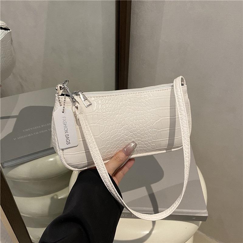 Нишевый дизайн универсальная сумка-багет с крокодиловым узором ретро сумка под мышку новая портативная сумка через плечо белый
Нишевый дизайн универсальная сумка-багет с крокодиловым узором ретро сумка под мышку новая портативная сумка через плечо белый