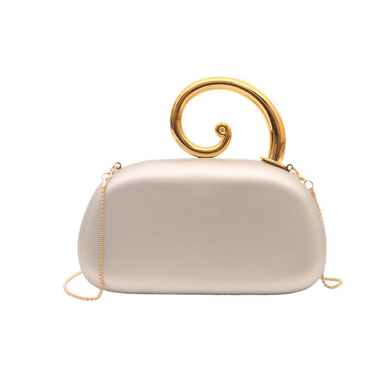 Trend Clutch Bag Gold Silver Women Evening Party Bag irregular Design Acrylic Shoulder Crossbody Bags Small Purse Lipstick Bag
Trend Clutch Bag Gold Silver Women Evening Party Bag irregular Design Acrylic Shoulder Crossbody Bags Small Purse Lipstick Bag