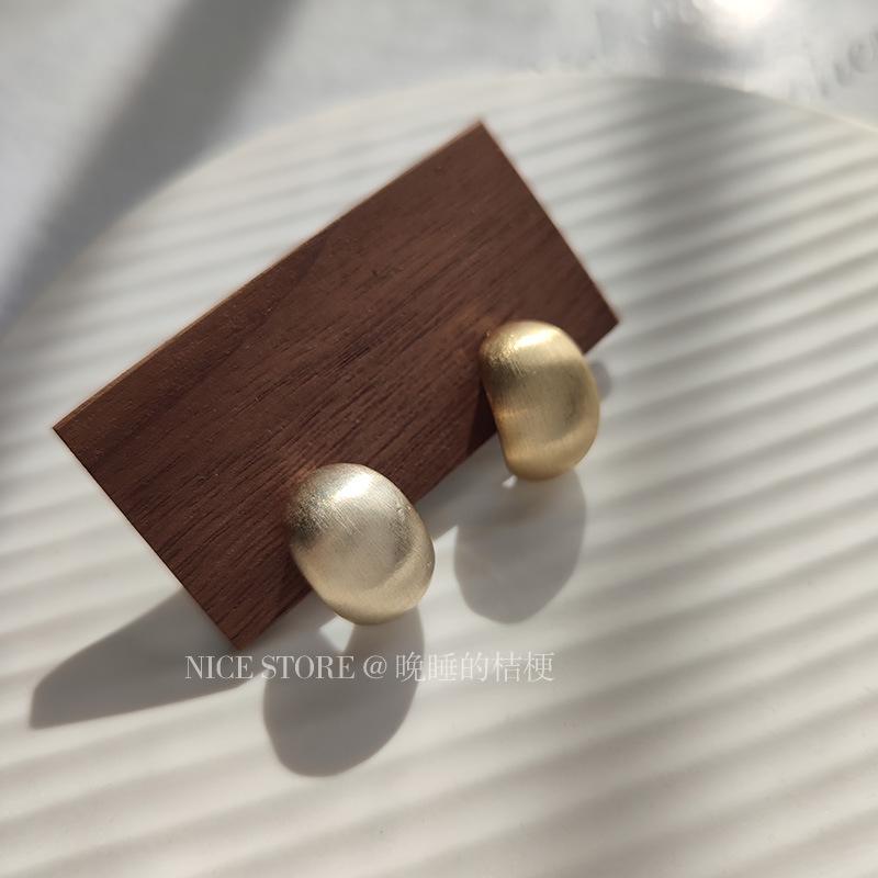 Premium brushed cat ears stud earrings ins wind simple earrings золотой
Premium brushed cat ears stud earrings ins wind simple earrings золотой