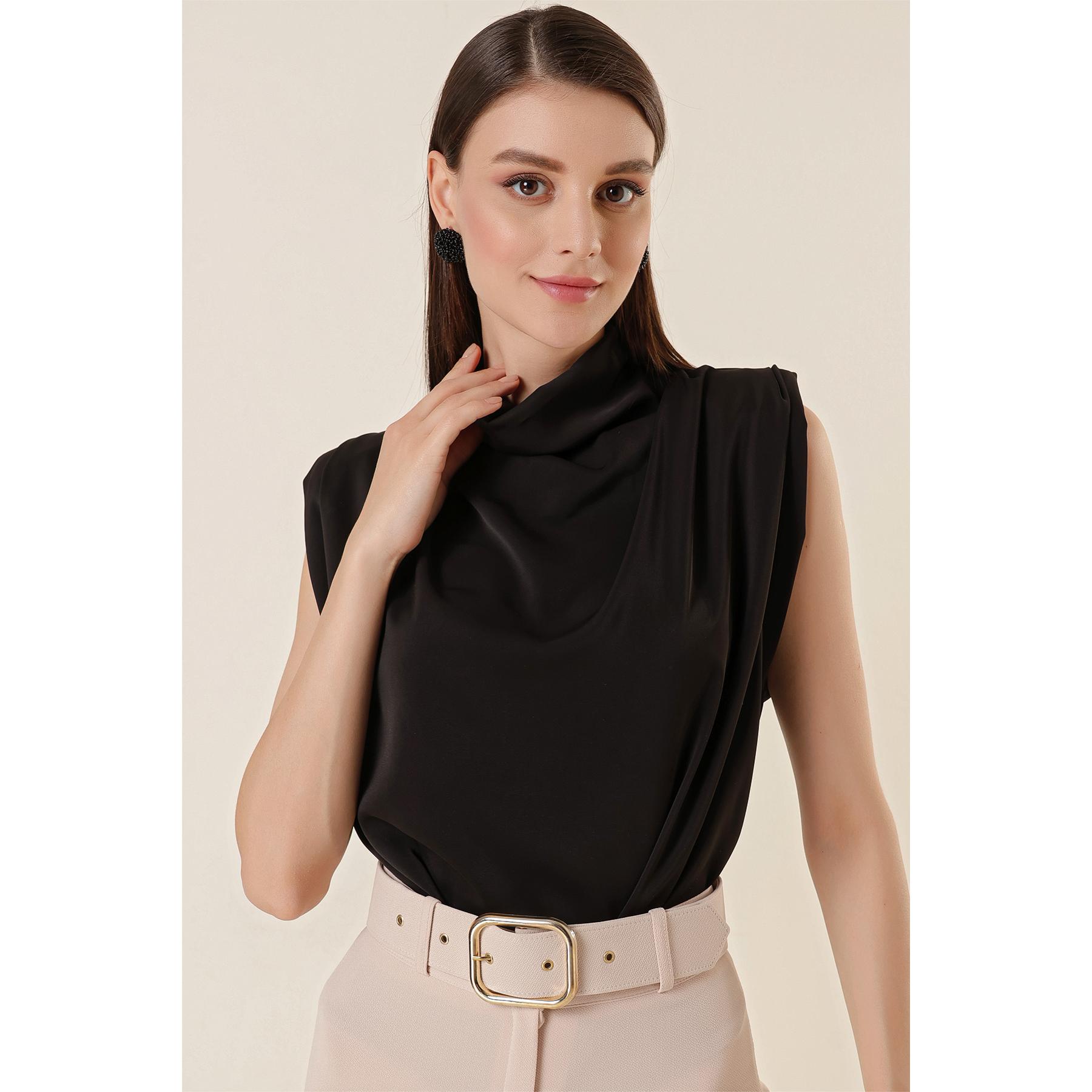 Утепленная блуза из креп-сатина с нулевыми рукавами
Утепленная блуза из креп-сатина с нулевыми рукавами