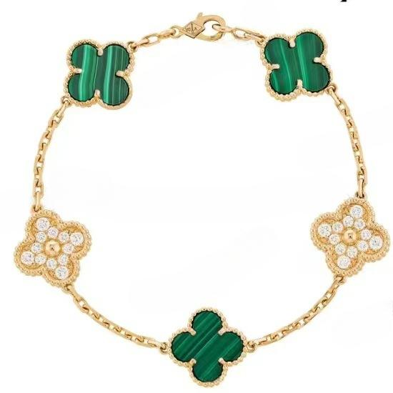 Four-leaf Clover Five-flower Bracelet for Women Grey Frankincense Gift for Girlfriend Metal color: yellow-gold
Four-leaf Clover Five-flower Bracelet for Women Grey Frankincense Gift for Girlfriend Metal color: yellow-gold