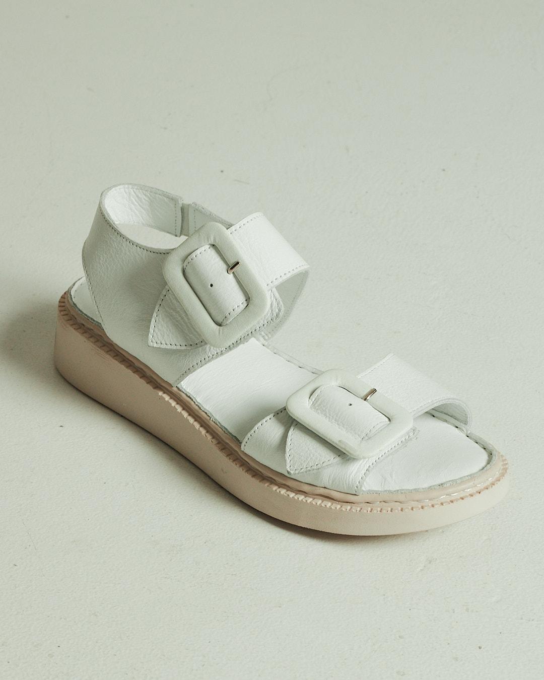 Босоніжки з двома пряжками Altura 404 36 білі шкіра 39 жовтий
Босоніжки з двома пряжками Altura 404 36 білі шкіра 39 жовтий