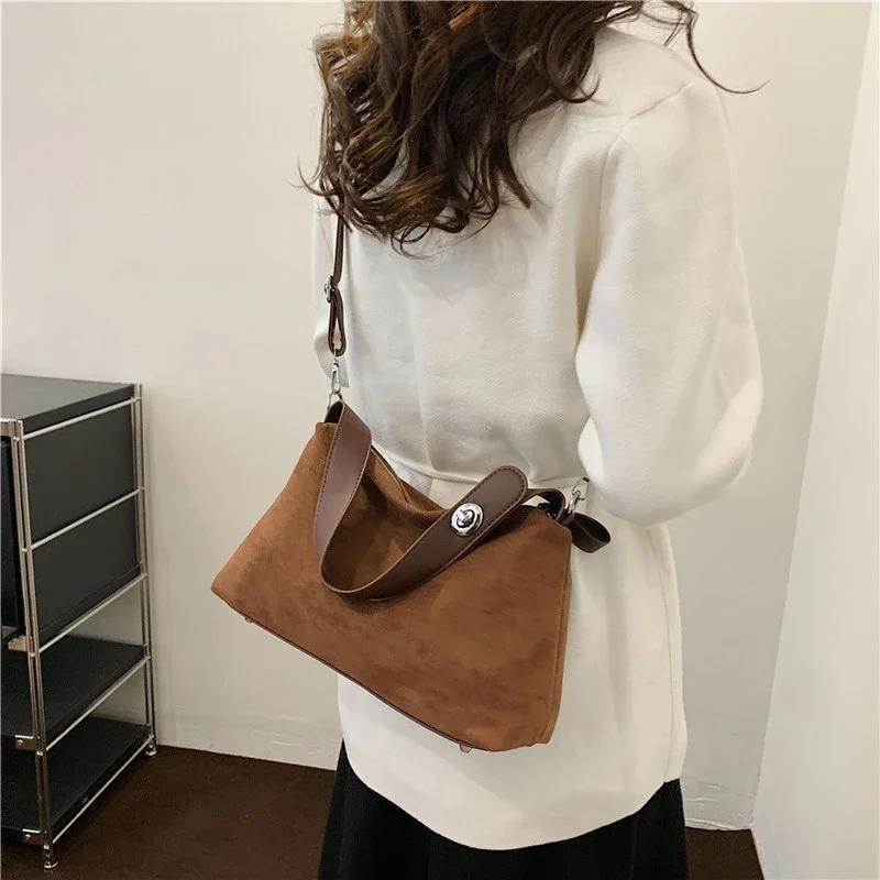 PU large capacity women s bag solid color rivet fashion crossbody bag with zipper versatile casual
PU large capacity women s bag solid color rivet fashion crossbody bag with zipper versatile casual