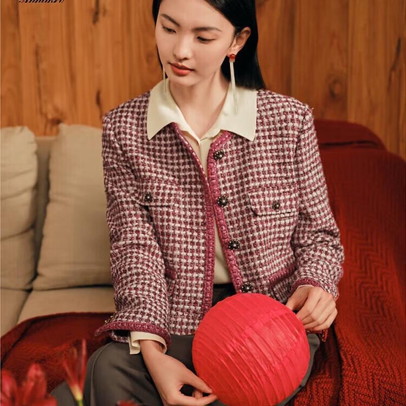 Женское короткое пальто H-силуэта из красного твида в клетку AnnaCo S
Женское короткое пальто H-силуэта из красного твида в клетку AnnaCo S