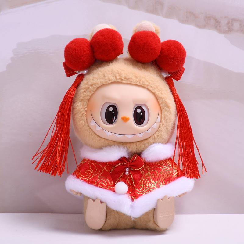 Виниловый бокс-сюрприз Лабубу второго поколения: Милый детский юбочный костюм Red New Year Cloak + Hair Accessory
Виниловый бокс-сюрприз Лабубу второго поколения: Милый детский юбочный костюм Red New Year Cloak + Hair Accessory