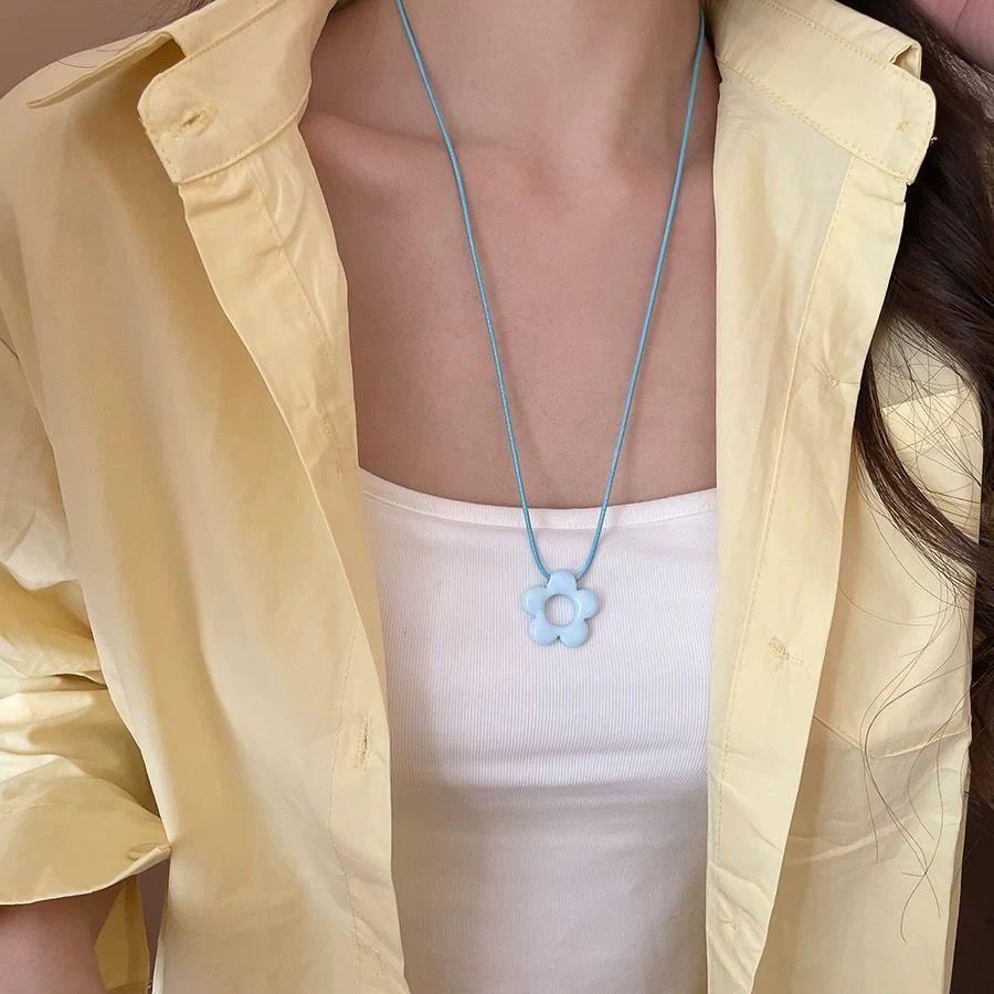 Длинное ожерелье-подвеска в виде цветка 2025 новый высококлассный легкий люкс цепочка для свитера милые нишевые универсальные аксессуары
Длинное ожерелье-подвеска в виде цветка 2025 новый высококлассный легкий люкс цепочка для свитера милые нишевые универсальные аксессуары