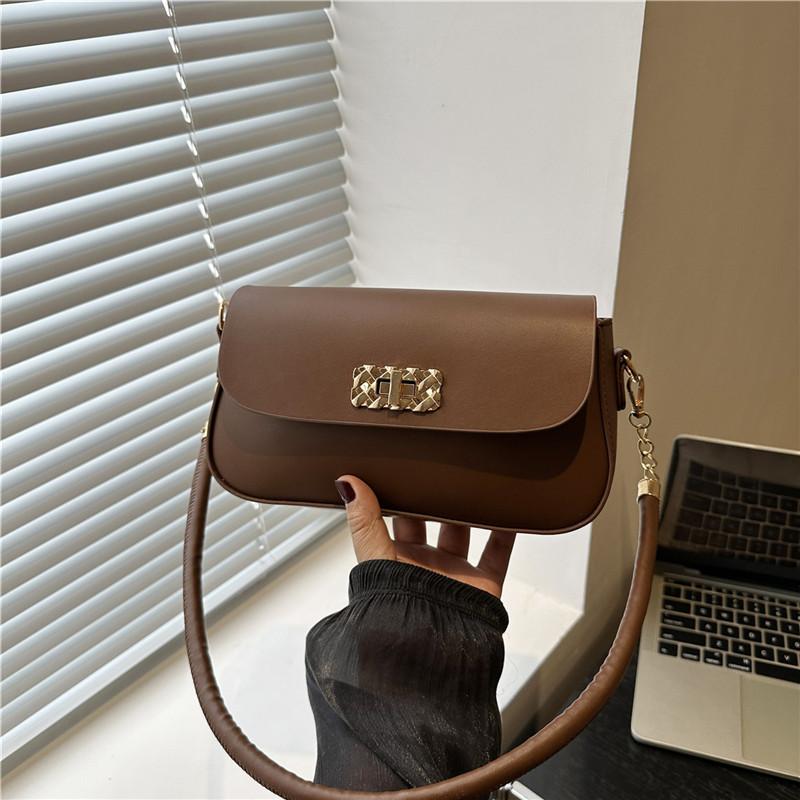 New fashion urban shoulder bag summer casual shoulder messenger bag portable small square bag
New fashion urban shoulder bag summer casual shoulder messenger bag portable small square bag