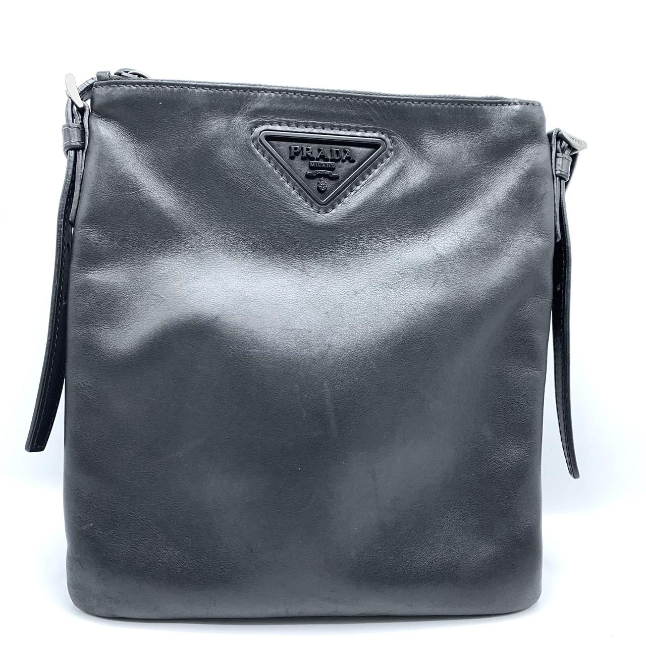 Used PRADA mensShoulder Bag leather mens
Used PRADA mensShoulder Bag leather mens