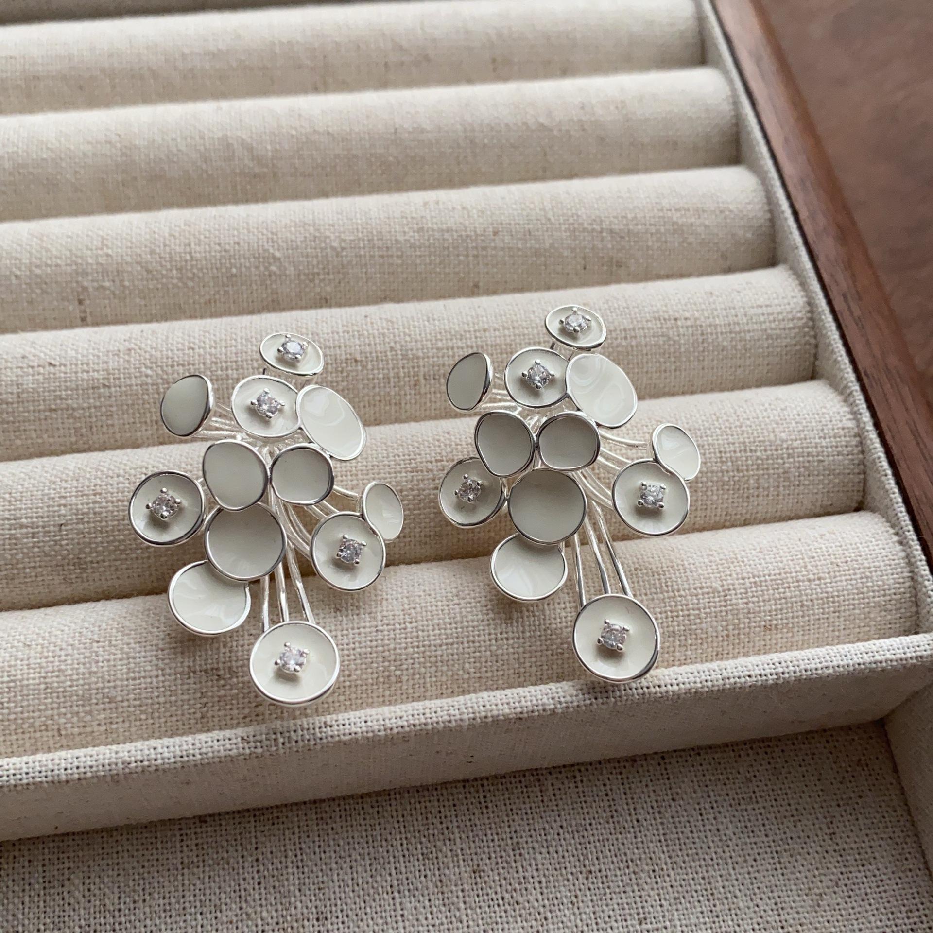 Radial flower cluster enamel earrings Smart and elegant earrings Design earrings
Radial flower cluster enamel earrings Smart and elegant earrings Design earrings