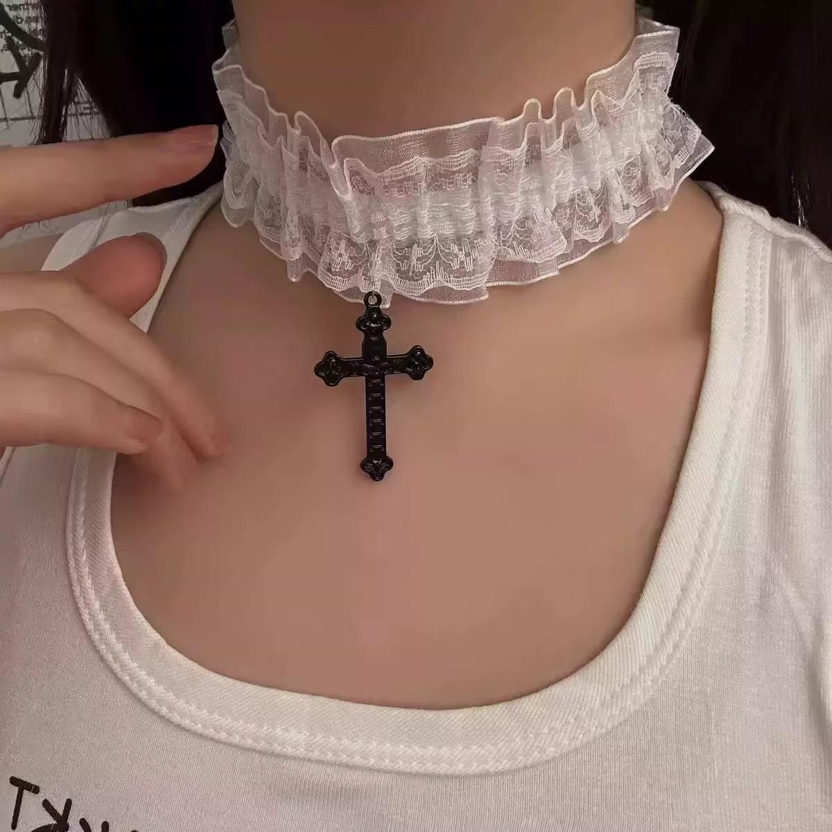 Vintage Dark Lace with Metal Cross Pendants Necklace Women s Short Clavicle Chain Gothic Punk Necklace for Cosplay Jewlery Gift белый
Vintage Dark Lace with Metal Cross Pendants Necklace Women s Short Clavicle Chain Gothic Punk Necklace for Cosplay Jewlery Gift белый
