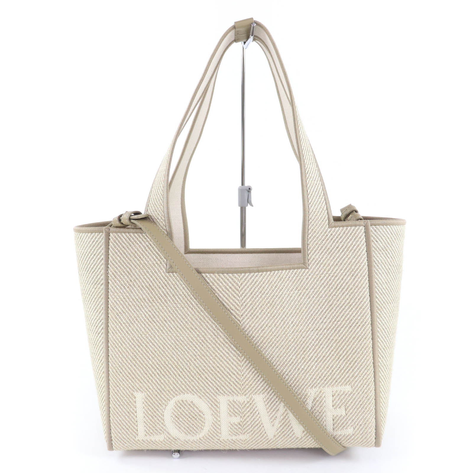 Чудова сумка-тоут LOEWE medium 2WAY на плече полотно ALF1B61X11 Вживана
Чудова сумка-тоут LOEWE medium 2WAY на плече полотно ALF1B61X11 Вживана