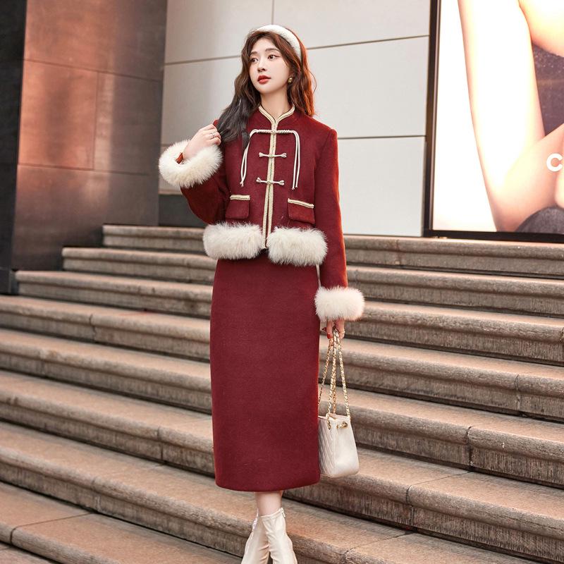 Winter Red Chinese New Year Outfit: Retro Down Set with Real Fox Fur Trim M
Winter Red Chinese New Year Outfit: Retro Down Set with Real Fox Fur Trim M