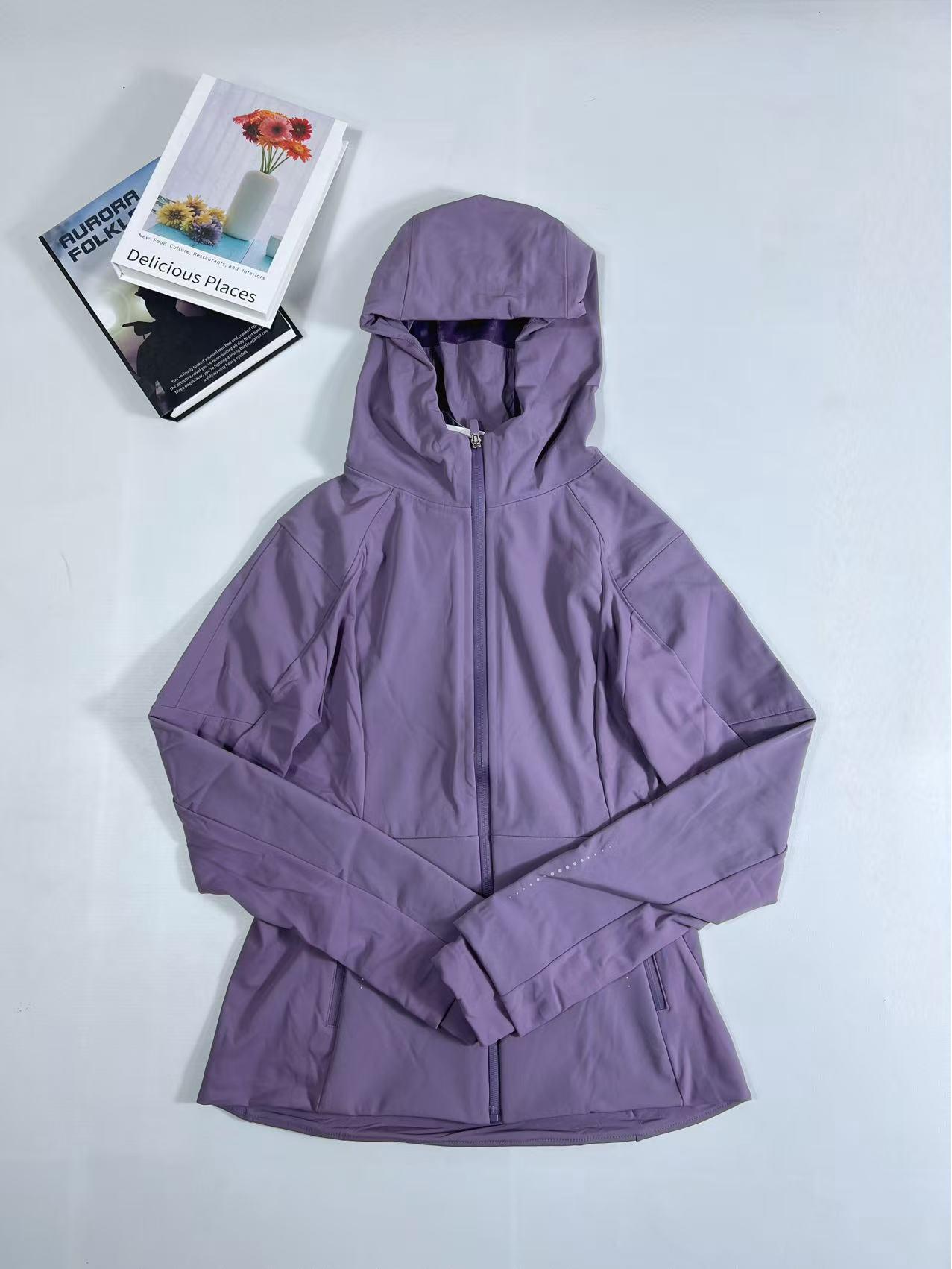 Women s Waterproof Hooded Softshell Fleece Jacket - Waist-Cinched Slim Fit Sportswear for Outdoor Activities M
Women s Waterproof Hooded Softshell Fleece Jacket - Waist-Cinched Slim Fit Sportswear for Outdoor Activities M