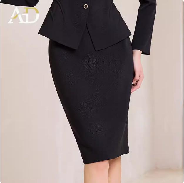 Костюм-двойка в стиле Одри Хепберн с черным квадратным вырезом для женщин - Осенне-зимний формальный комплект с юбкой для французской светской львицы S
Костюм-двойка в стиле Одри Хепберн с черным квадратным вырезом для женщин - Осенне-зимний формальный комплект с юбкой для французской светской львицы S