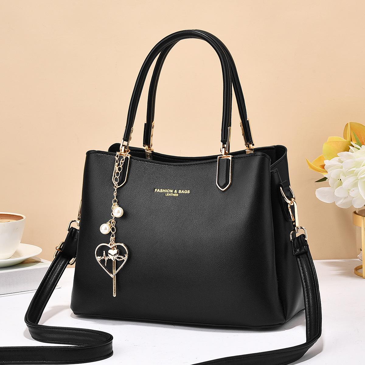 Новая простая сумка на плечо, однотонная женская сумка с жемчужным кулоном большой емкости чёрный
Новая простая сумка на плечо, однотонная женская сумка с жемчужным кулоном большой емкости чёрный