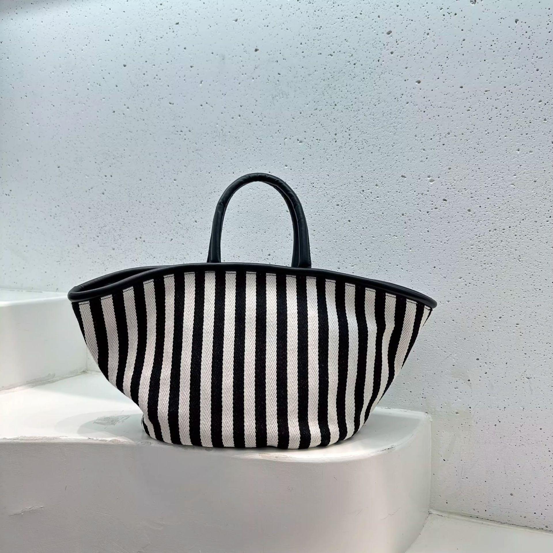 Large Capacity Stripe Canvas Tote Bag Korean Style Multi-functi Shoulder Bag Crossbody Bag Shopping Handbag Girls чёрный
Large Capacity Stripe Canvas Tote Bag Korean Style Multi-functi Shoulder Bag Crossbody Bag Shopping Handbag Girls чёрный