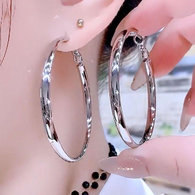 Glossy Metallic Women s Non-Fading European and American Exaggerated Earrings Silver Earrings 5cm
Glossy Metallic Women s Non-Fading European and American Exaggerated Earrings Silver Earrings 5cm