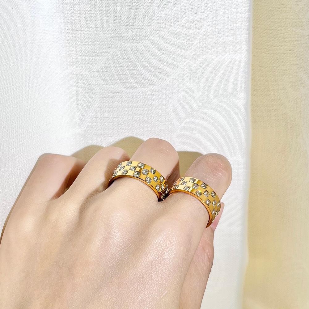 Unisex Checkerboard Square Cubic Zirconia Ring: 18k Gold Electroplated Titanium Steel Full Circle Index Finger Ring Size 6 золотой
Unisex Checkerboard Square Cubic Zirconia Ring: 18k Gold Electroplated Titanium Steel Full Circle Index Finger Ring Size 6 золотой