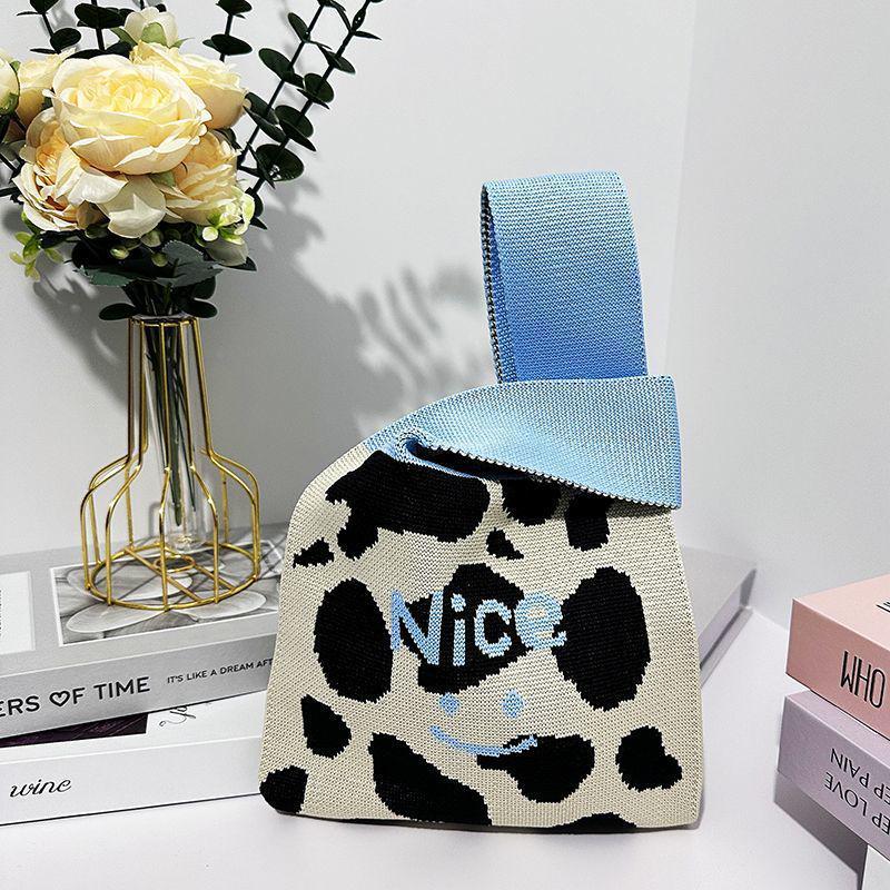 Вязаная сумка-браслет в корейском стиле с цветными блоками
Вязаная сумка-браслет в корейском стиле с цветными блоками