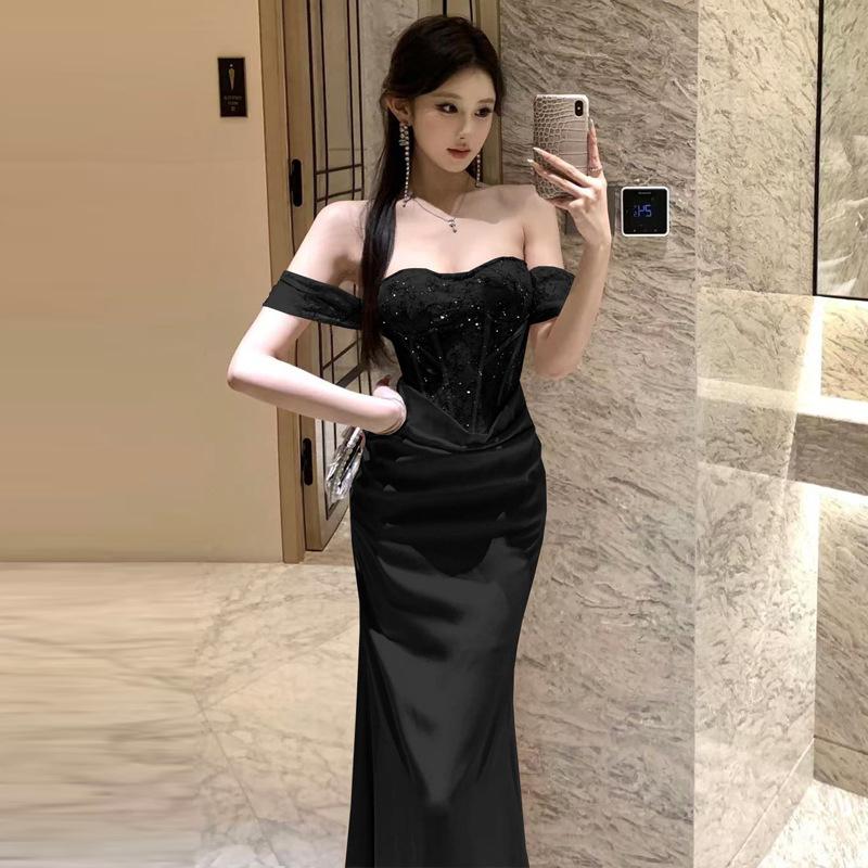 Женское платье-труба Celebrity Royal Sister с кружевным верхом и вставками S чёрный
Женское платье-труба Celebrity Royal Sister с кружевным верхом и вставками S чёрный