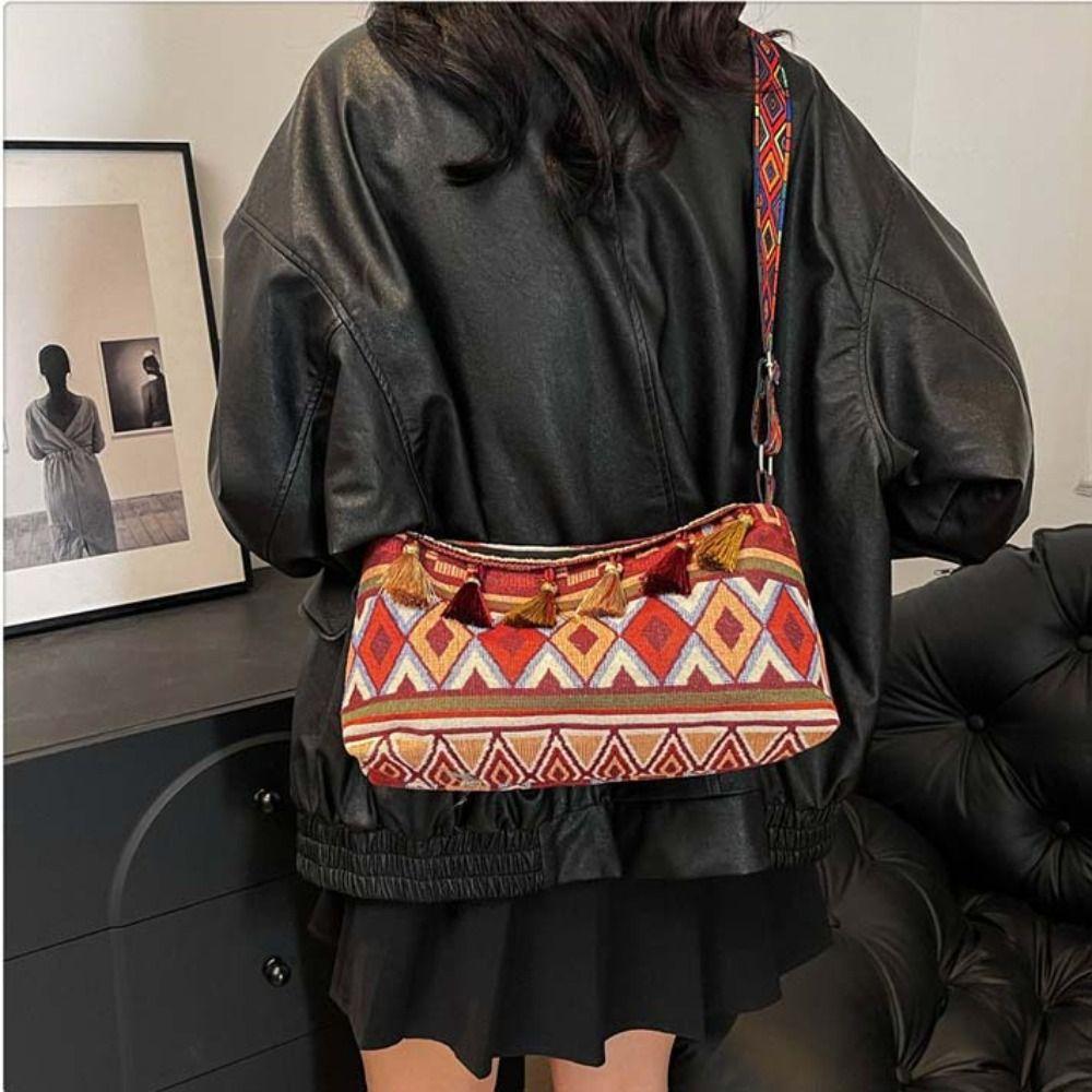 Woven Bag Fringe Shoulder Bag Large Capacity Bohemian Tote Bag Ethnic Style Crossbody Bags Women Style A
Woven Bag Fringe Shoulder Bag Large Capacity Bohemian Tote Bag Ethnic Style Crossbody Bags Women Style A