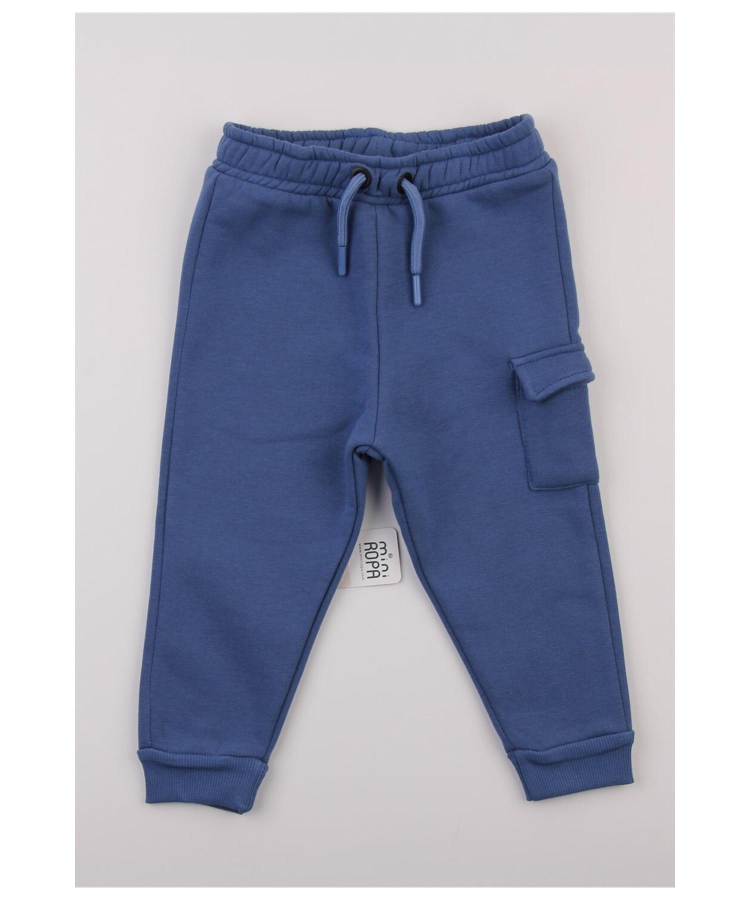 Зимние детские спортивные штаны из чесаного хлопка со шнуровкой и ребристым карманом на шнуровке с эластичной резинкой на талии
Зимние детские спортивные штаны из чесаного хлопка со шнуровкой и ребристым карманом на шнуровке с эластичной резинкой на талии