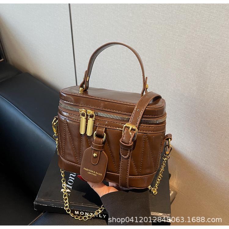 Fashion retro diamond small bag women s 2025 new trendy niche design versatile single shoulder crossbody portable box bag темно-коричневого
Fashion retro diamond small bag women s 2025 new trendy niche design versatile single shoulder crossbody portable box bag темно-коричневого