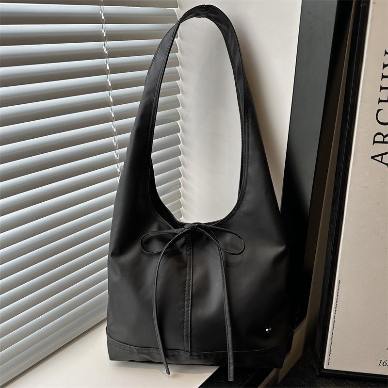 Простая сумка-тоут Новая нишевая женская сумка Универсальный бант Большая вместимость Сумка на плечо Сумка под мышкой чёрный