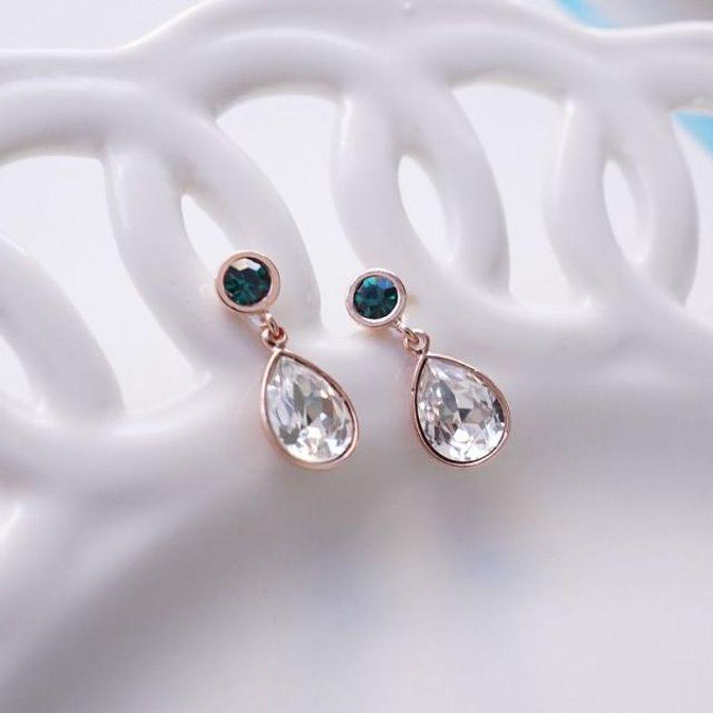 E439 Emerald Austrian Crystal Earrings
E439 Emerald Austrian Crystal Earrings