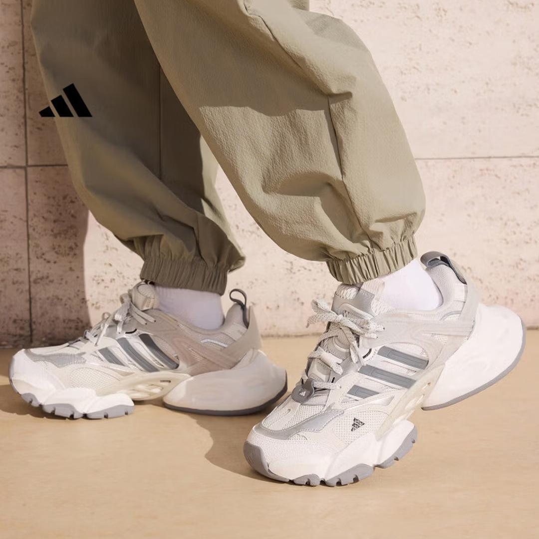 Adidas Серия FOS Легкие Механические Бронированные Обувь - Кибер XLG RUNNER DELUXE Беговые Кроссовки - Adidas JP5761 35.5 серый
Adidas Серия FOS Легкие Механические Бронированные Обувь - Кибер XLG RUNNER DELUXE Беговые Кроссовки - Adidas JP5761 35.5 серый
