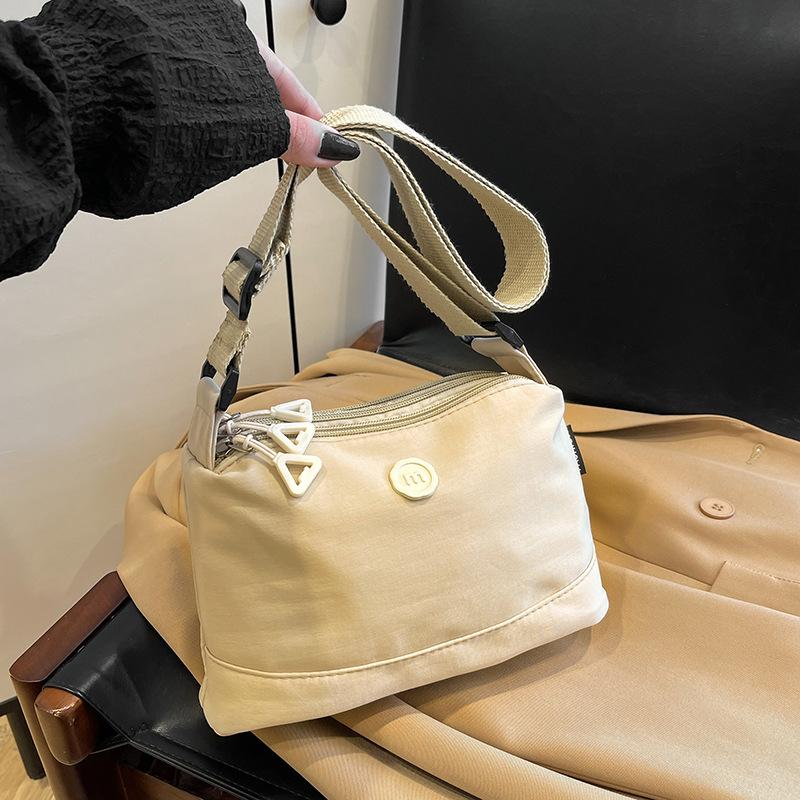 Niche Женская универсальная сумка через плечо для женщин Универсальная новая модная сумка на одно плечо для поездок на работу для женщин
Niche Женская универсальная сумка через плечо для женщин Универсальная новая модная сумка на одно плечо для поездок на работу для женщин