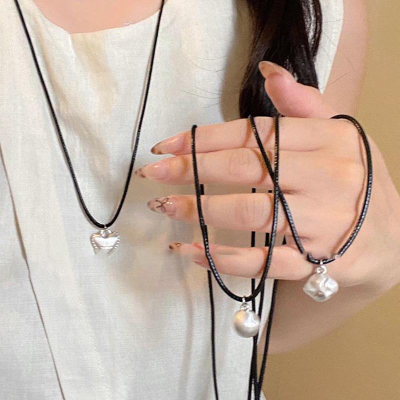 Wax rope round ball pendant necklace ins style simple collarbone chain versatile temperament high-end jewelry women
Wax rope round ball pendant necklace ins style simple collarbone chain versatile temperament high-end jewelry women