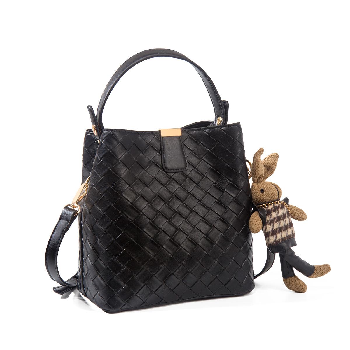 Fashion bucket bag, mother and child bag, multi-functional, multi-back splicing car, horse pattern commuting, large-capacity women s bag, handbag.
Fashion bucket bag, mother and child bag, multi-functional, multi-back splicing car, horse pattern commuting, large-capacity women s bag, handbag.