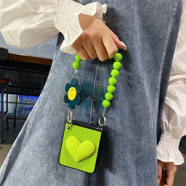 Чехол для телефона с милым 3d цветком для Samsung Galaxy Z Flip 4 3, портативный браслет с бусинами, ремешок через плечо For Galaxy Z Flip 3
Чехол для телефона с милым 3d цветком для Samsung Galaxy Z Flip 4 3, портативный браслет с бусинами, ремешок через плечо For Galaxy Z Flip 3