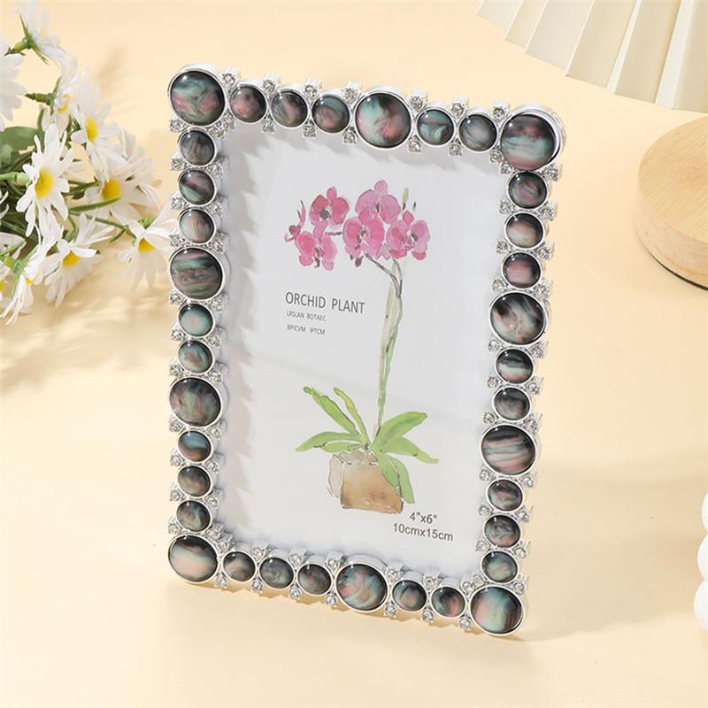 Black natural shell photo frame. Can store 6-inch/7-inch photos, suitable for room decoration, Halloween and Christmas decoratio
Black natural shell photo frame. Can store 6-inch/7-inch photos, suitable for room decoration, Halloween and Christmas decoratio