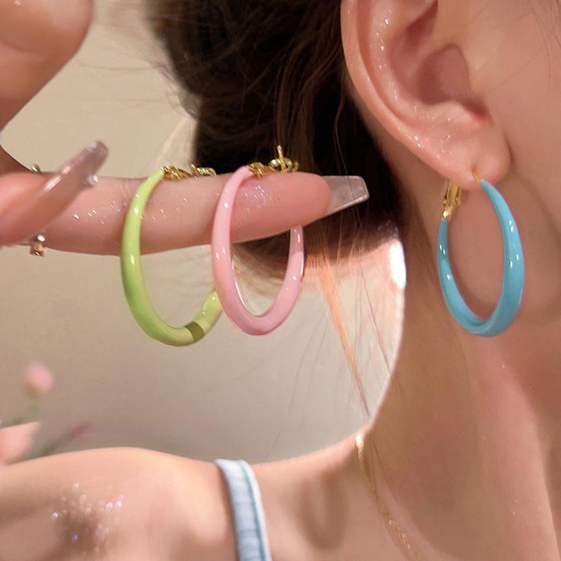 Drip oil round earrings ins temperament versatile earrings niche simple high-end earrings women
Drip oil round earrings ins temperament versatile earrings niche simple high-end earrings women