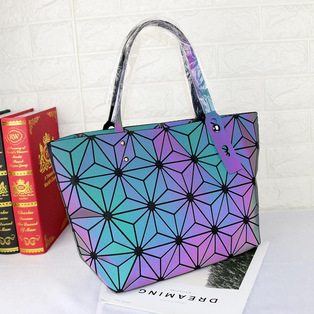 Светящаяся Разноцветная Складная Женская Сумка Та же Мода Геометрический Ромб Меняющая Цвет Симфоническая Сумка Сумка на Одно Плечо Сумка
Светящаяся Разноцветная Складная Женская Сумка Та же Мода Геометрический Ромб Меняющая Цвет Симфоническая Сумка Сумка на Одно Плечо Сумка