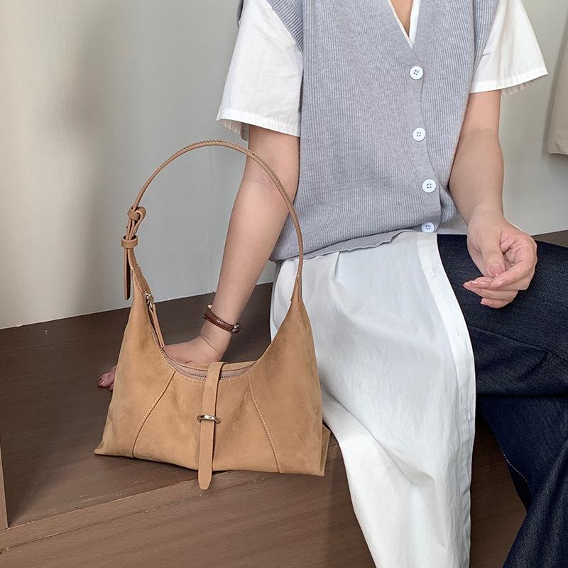Retro-style Suede Bag 2025 Fleece Top Layer Matte Cowhide Dumpling Genuine Leather Hobo Armpit Designer Luxury Bag 27X9X18cm
Retro-style Suede Bag 2025 Fleece Top Layer Matte Cowhide Dumpling Genuine Leather Hobo Armpit Designer Luxury Bag 27X9X18cm