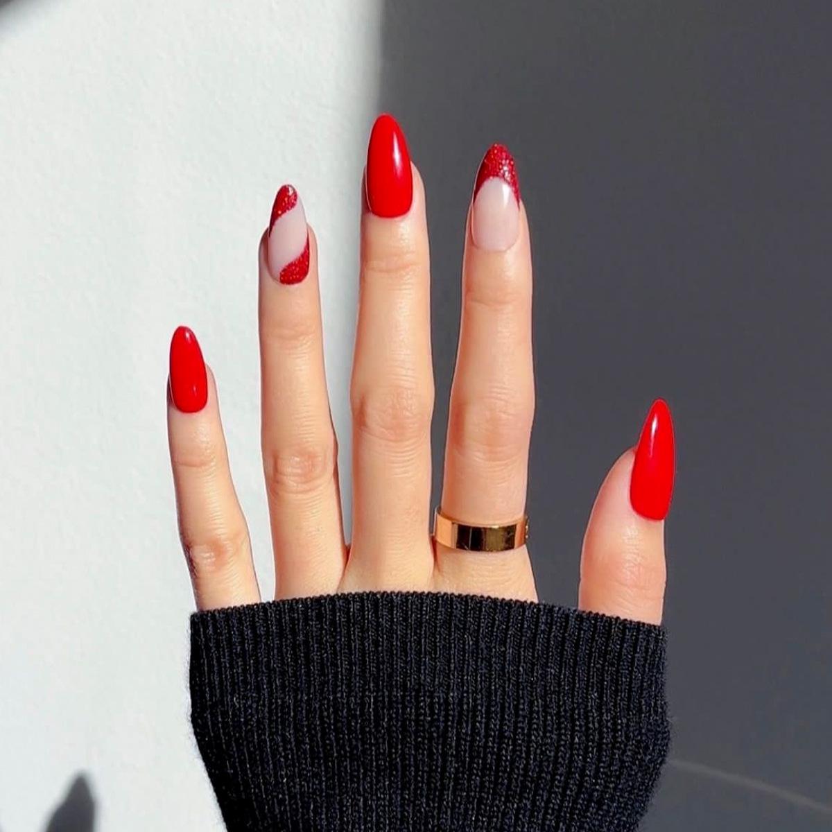Ballet-Style Press-On Nails with Red Stripes - Eye-Catching Spicy Girl Ins Style Removable Nail Tips for New Year. 
Ballet-Style Press-On Nails with Red Stripes - Eye-Catching Spicy Girl Ins Style Removable Nail Tips for New Year.
