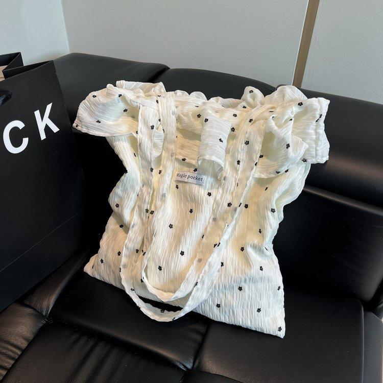 Mesh shoulder bag fairy wind ruffle leaf edge handbag niche design foreign style trend women s vacation tote bag wholesale чорний
Mesh shoulder bag fairy wind ruffle leaf edge handbag niche design foreign style trend women s vacation tote bag wholesale чорний