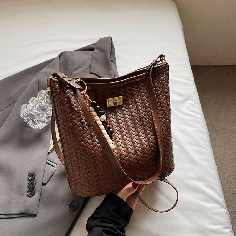 Woven bucket bag bag women s 2025 new fashion daily simple leisure commuter tote armpit bag
Woven bucket bag bag women s 2025 new fashion daily simple leisure commuter tote armpit bag