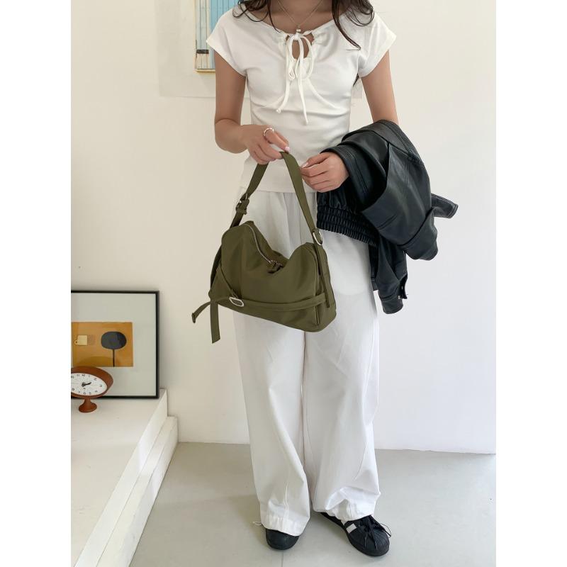 Underarm bag belt decorative design summer new simple commuter handbag large capacity nylon shoulder bag зелёный
Underarm bag belt decorative design summer new simple commuter handbag large capacity nylon shoulder bag зелёный