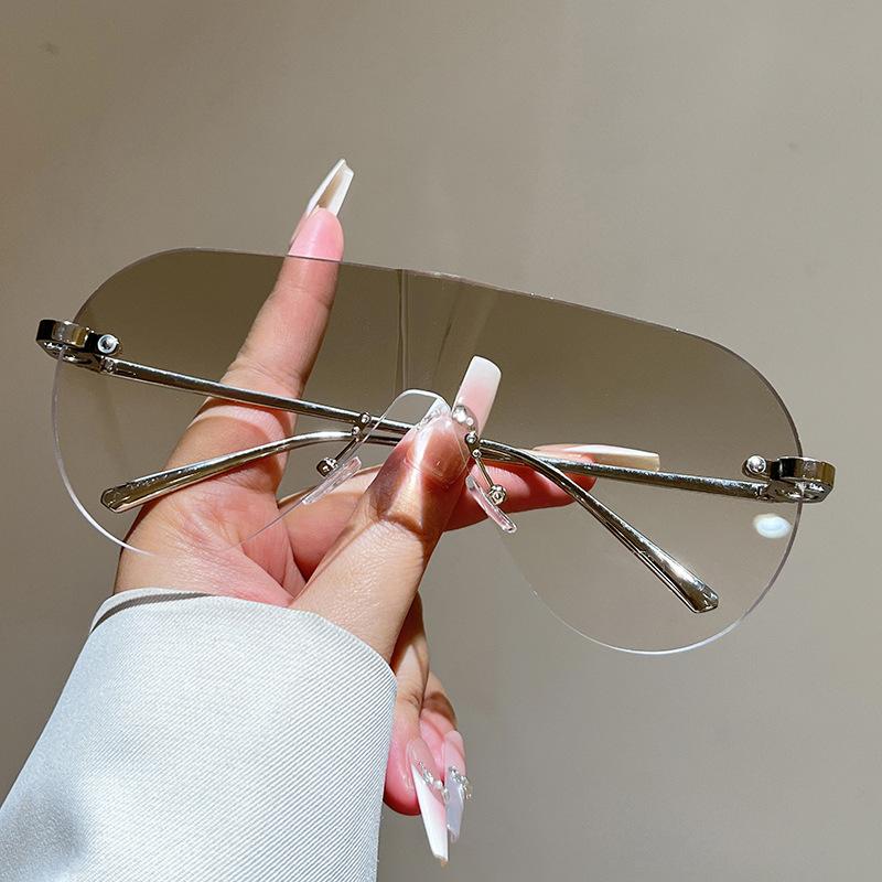 Oversized Popular Vintage Rimless Pilot Sunglasses Women For Men Luxury Brand Designer Outdoor Driving Metal Punk Sun Glasses UV As the picture серебряный
Oversized Popular Vintage Rimless Pilot Sunglasses Women For Men Luxury Brand Designer Outdoor Driving Metal Punk Sun Glasses UV As the picture серебряный