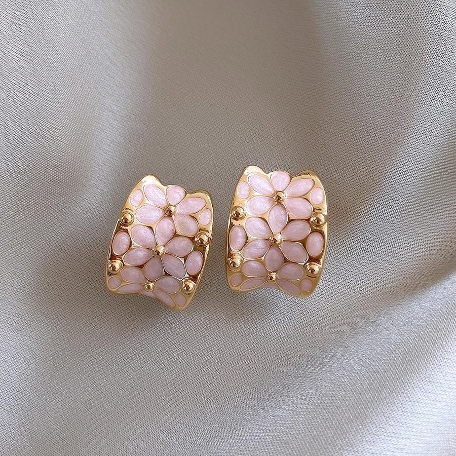18k real gold electroplating drip printing C-shaped earrings niche personality popular stud earrings
18k real gold electroplating drip printing C-shaped earrings niche personality popular stud earrings