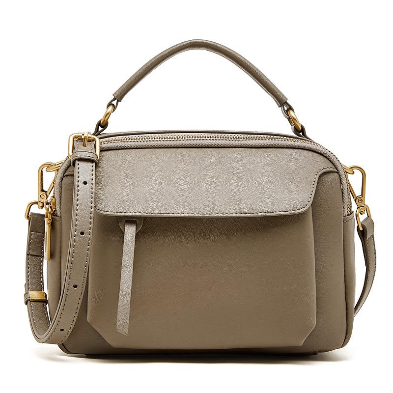 Genuine leather fashion BD bag women s retro first layer crystal vegetable tanned cowhide portable messenger bag trendy shoulder women s bag 23*10*17 сірий колір
Genuine leather fashion BD bag women s retro first layer crystal vegetable tanned cowhide portable messenger bag trendy shoulder women s bag 23*10*17 сірий колір