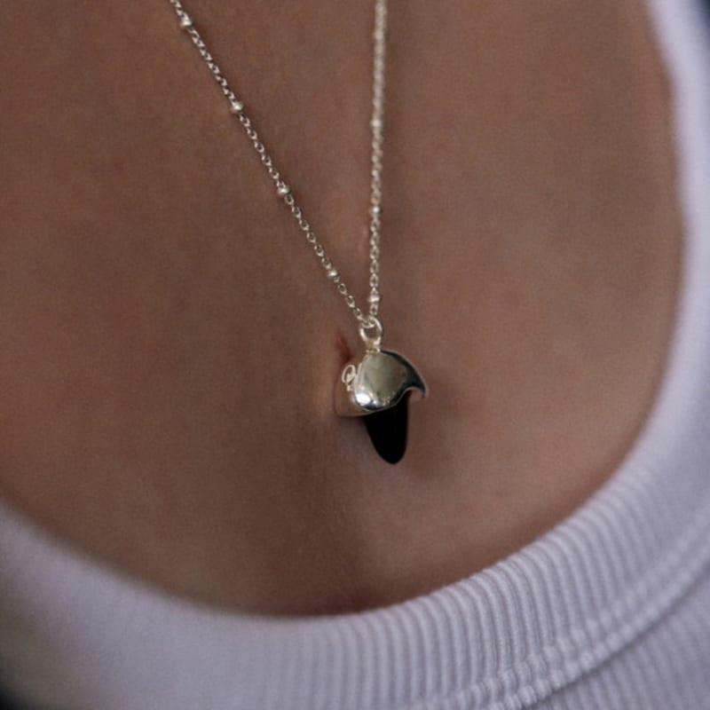 onill 04-22 shell (Necklace) Silver & Black
onill 04-22 shell (Necklace) Silver & Black