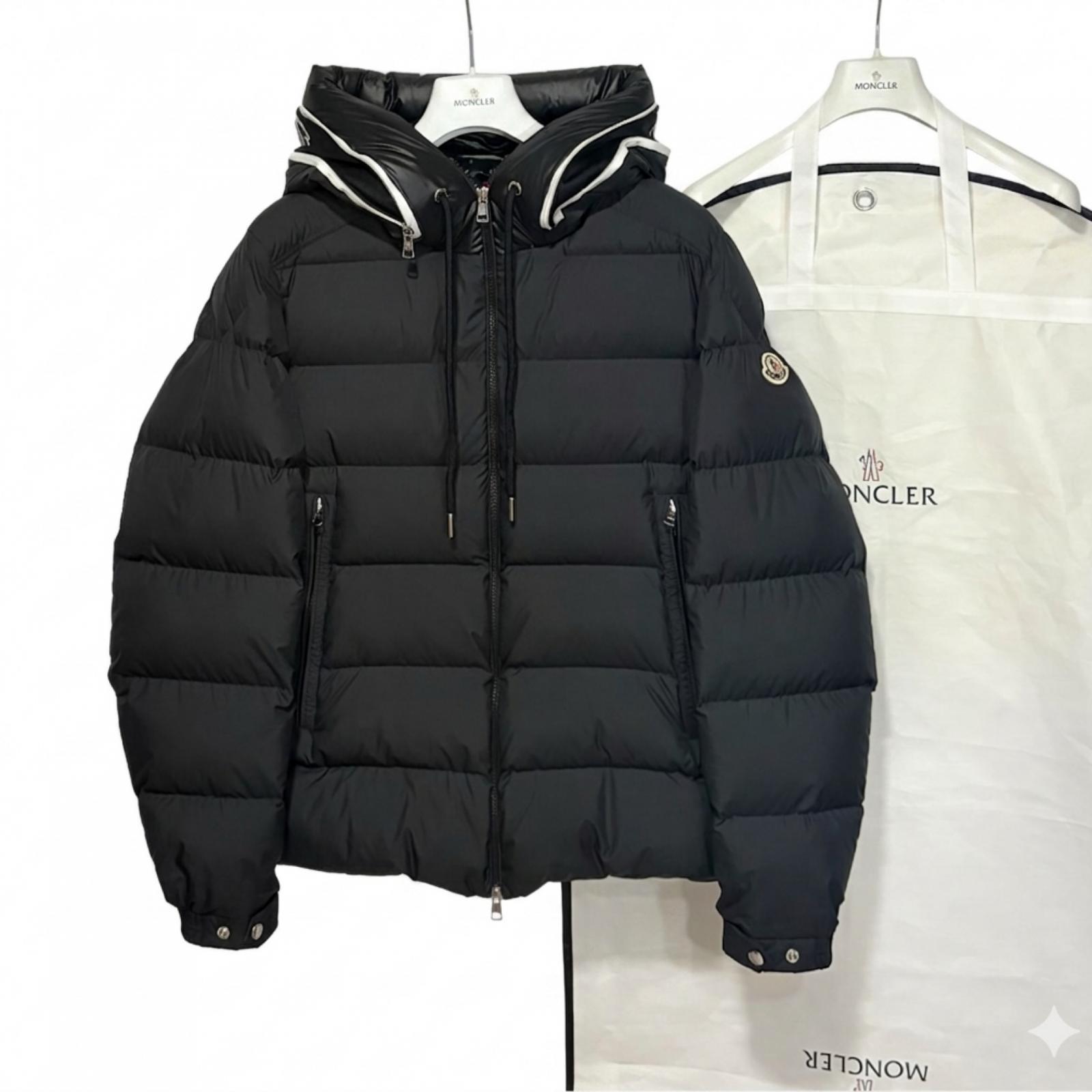 Used MONCLER CARDEREDown jacket black Nylon mens XXL чорний
Used MONCLER CARDEREDown jacket black Nylon mens XXL чорний