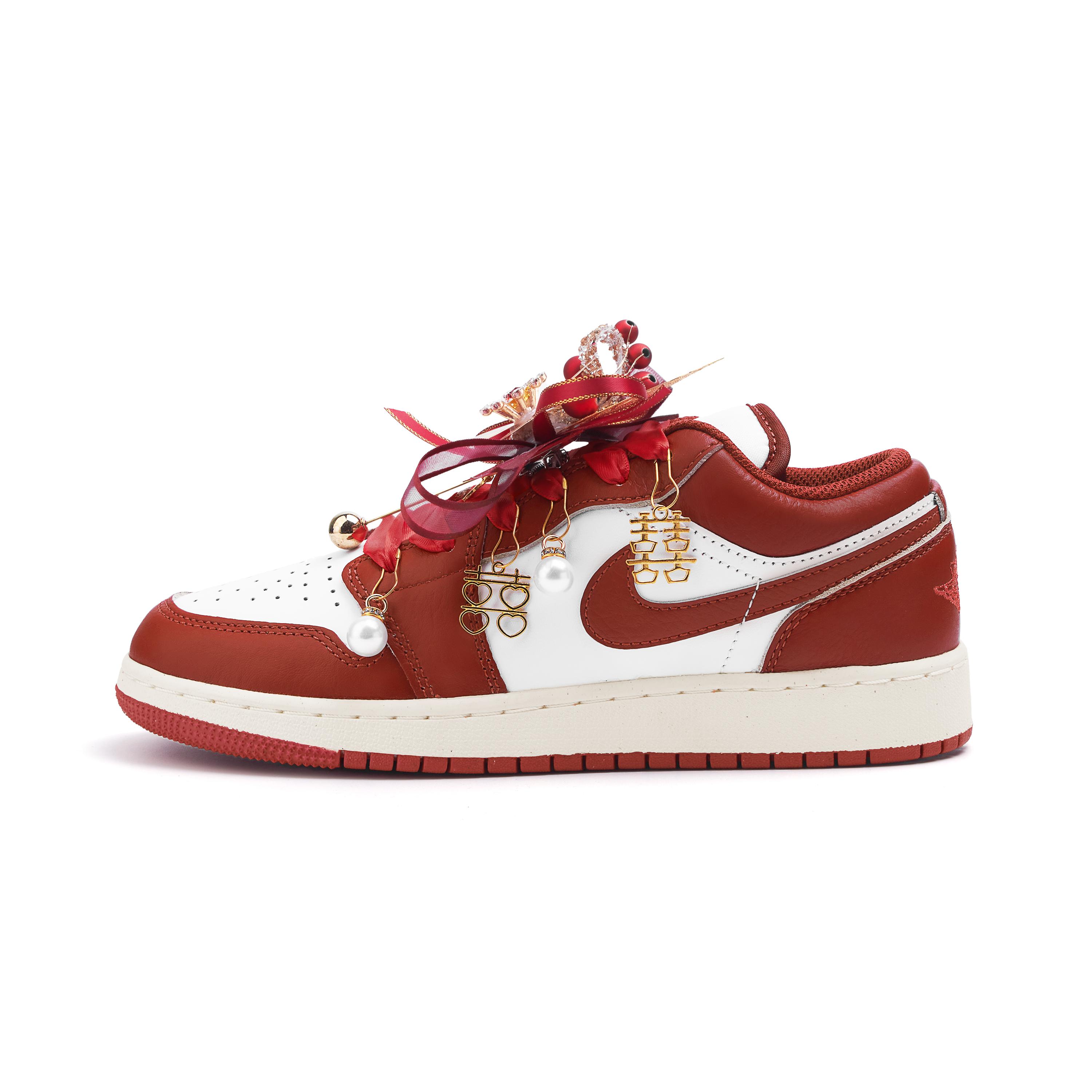 Jordan Air Jordan 1 Slip Resistant Abrasion Resistant Low top Vintage Basketball Shoes Women s Red FJ3465-160(Team354-) 39
Jordan Air Jordan 1 Slip Resistant Abrasion Resistant Low top Vintage Basketball Shoes Women s Red FJ3465-160(Team354-) 39