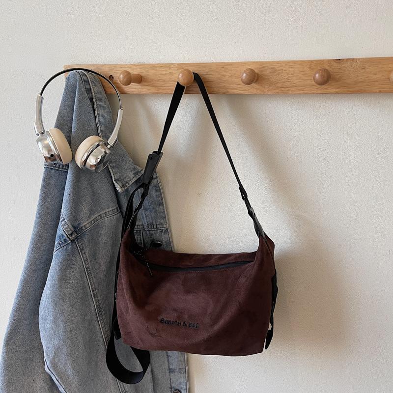 Winter niche suede tote bag women s large-capacity commuter shoulder bag fashionable and simple women s bag
Winter niche suede tote bag women s large-capacity commuter shoulder bag fashionable and simple women s bag